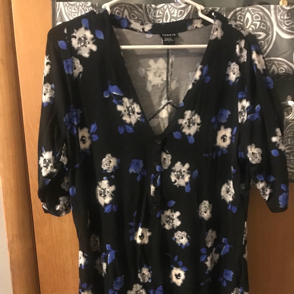 Torrid size 2 blouse